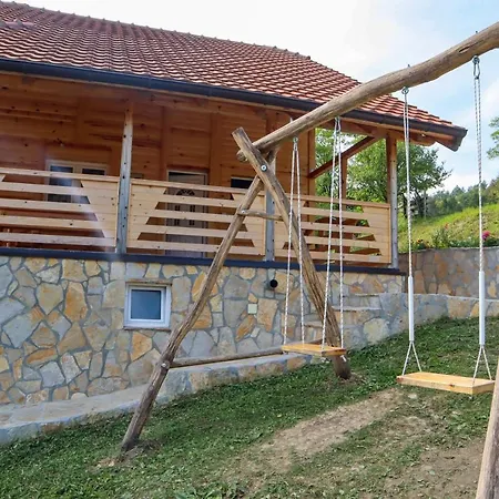 Adamov Lejlighed Lazici